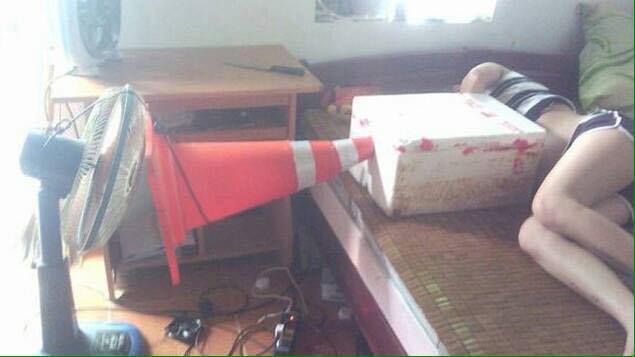 gambar lucu orang lagi tidur kepanasan gerah